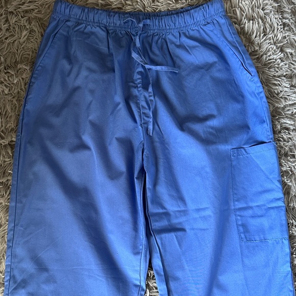 Medical Scrubs - Picture 5 of 7